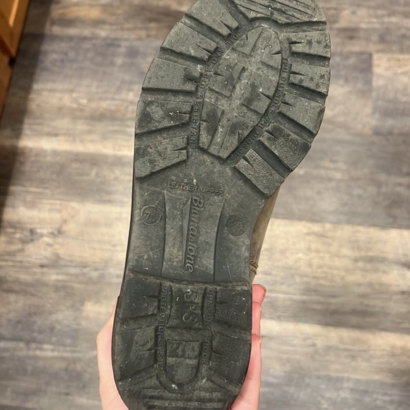 Blundstones 7.5 - Picture 2 of 2